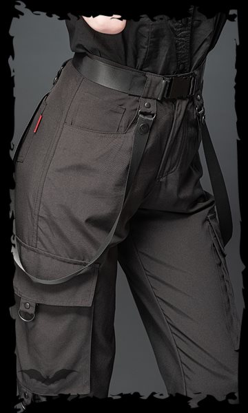 Elegant 7/8 pants with straps and metal 